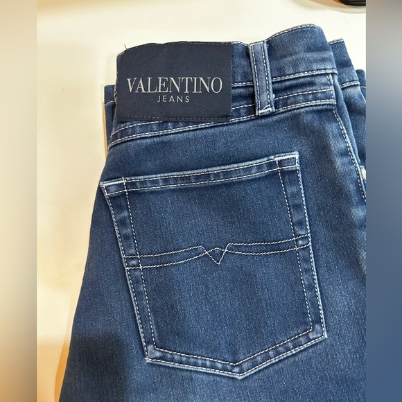 Authentic Women’s Valentino Jeans medium-dark wash, mid rise. Size 28 - Picture 4 of 14